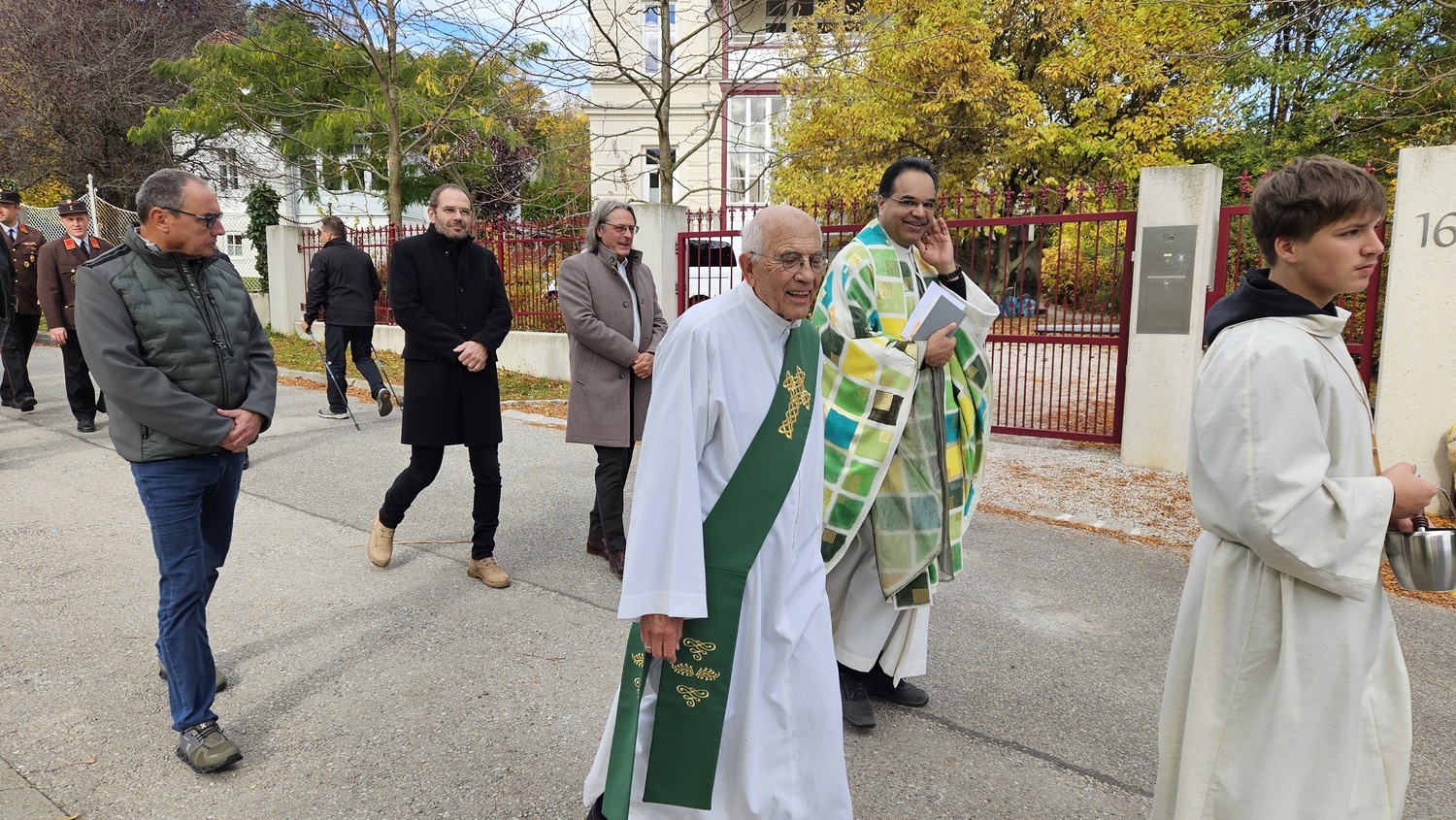 Prozession zum Kriegerdenkmal