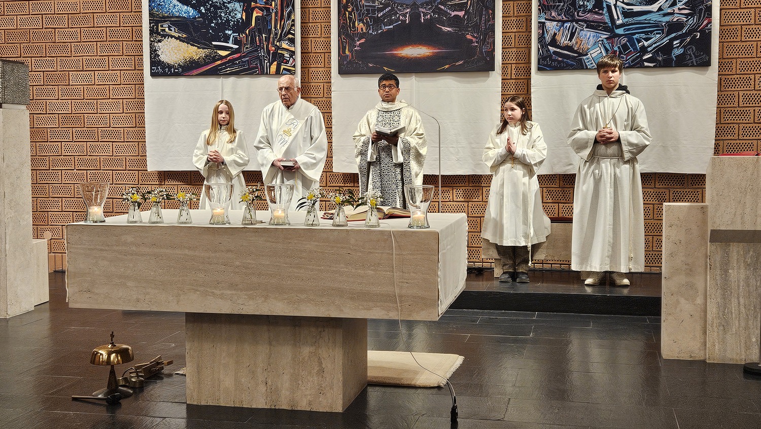 v.l. Madeleine Maurer, Diakon Dr. PeterZotti, Pater Rijo, Tosca Maurer und Alexander Hanner