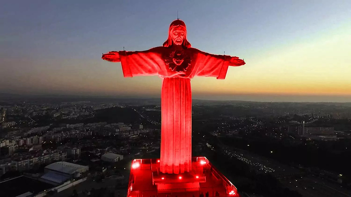 Am 16. November 2022 findet weltweit wieder der Aktionstag 'Red Wednesday' statt. Auch viele Pfarren der Diözese Eisenstadt beteiligen sich.