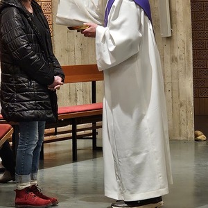 Aschenkreuz für die Gläubigen durch Diakon Dr. Peter Zotti