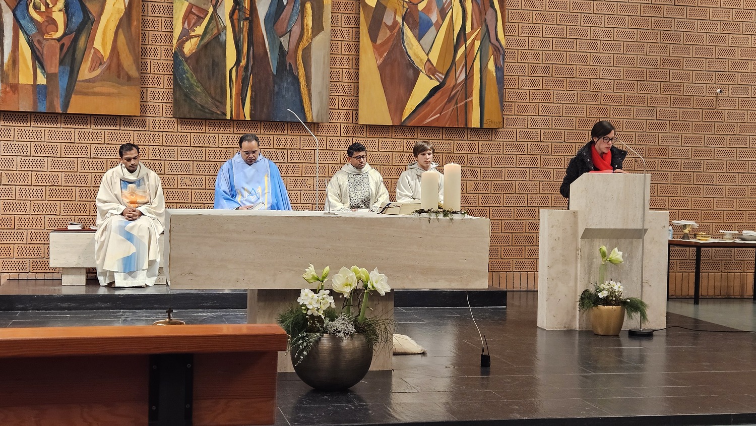 Hl. Messe zelebriert von Pater Kuruvila, Rijo und Dennis, - Lektorin Pfarrgemeinderätin Kathi Graner