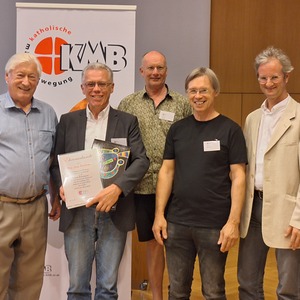 © Diözese Eisenstadt/Jurenich v.l.n.r.) Vinzenz Jobst (stv. Vorsitzender der KMBÖ und KMB-Diözesanobmann), Josef Pumberger (scheidender Generalsekretär der KMBÖ), Pfr. Mag. Andreas Jakober (geistlicher Assistent der KMBÖ), Bernhard Steiner (stv. Vorsitzender der KMBÖ), Michael Ju