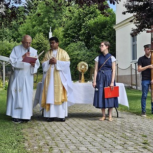 2. Altar