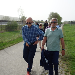 auf dem Weg - v. l. Gertrud, Ferdinand und Rudi                               