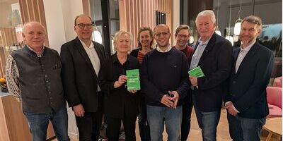 (v.l.n.r.): Gerhard Strommer, Bischof Hermann Glettler, Roselinde Strommer, Petra Lunzer, Imam Abualwafa Mohammed, Sabine Presch, Vinzenz Jobst und Philipp Jurenich.