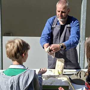 Markus Ankerl - Vorbereitung und Unterstützung Brot backen