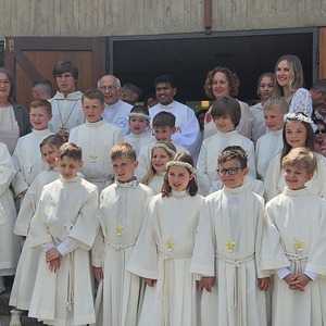 Gruppenbild vor Kircheingang