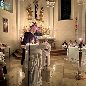 Roratemesse bei Kerzenlicht