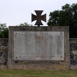 Denkmal der unbekannten gefallenen Soldaten am Friedhof