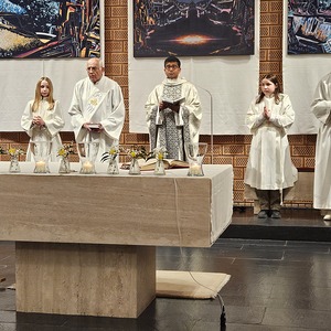 v.l. Madeleine Maurer, Diakon Dr. PeterZotti, Pater Rijo, Tosca Maurer und Alexander Hanner