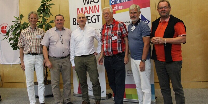 Foto (v.l.n.r.:) Michael Juppe (KMBÖ Generalsekretär), Karl Toifl (KMBÖ Vorsitzender), Prof. Dr. Josef Pichler, Vinzenz Jobst (KMBÖ Vorstand Burgenland), Reinhard Länger (KA Präsident St. Pölten) und Ferdinand Kaineder (KA Präsident Österreich).